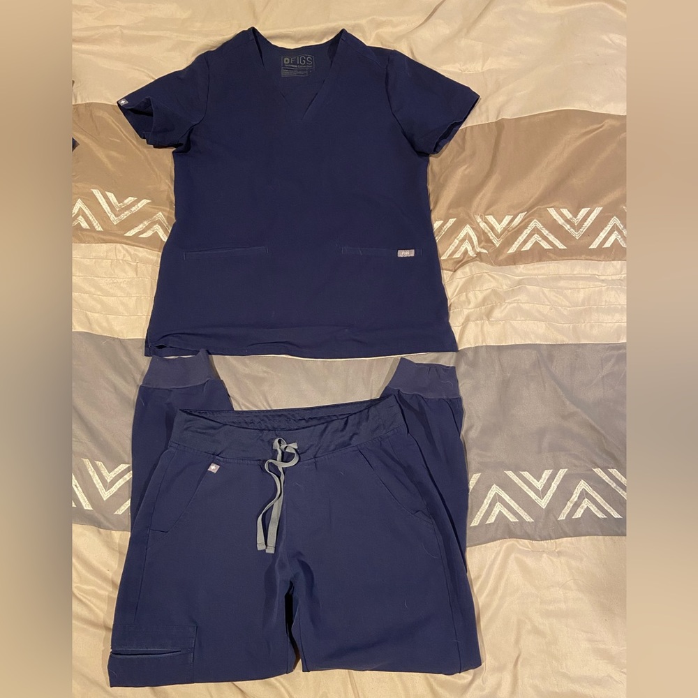 Sold on IG! Figs navy blue scrub set: technical joggers + 2 pocket top